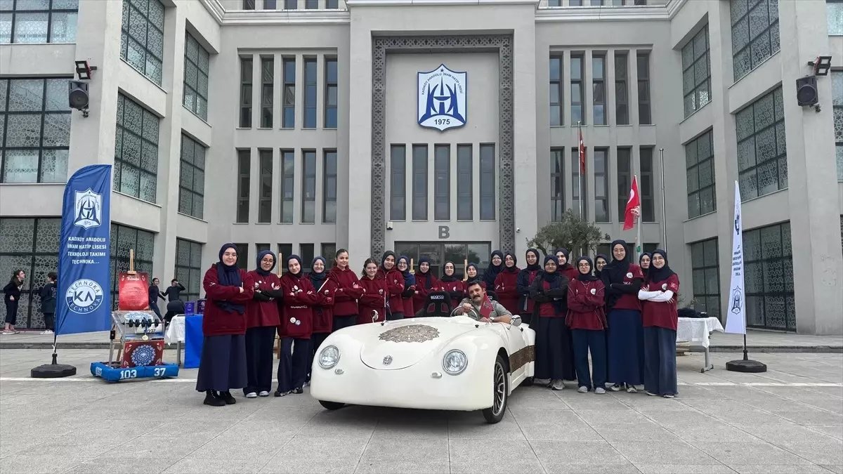 Kız öğrenciler, geliştirdikleri projelerle imam hatip geleneğini teknolojiyle buluşturuyor