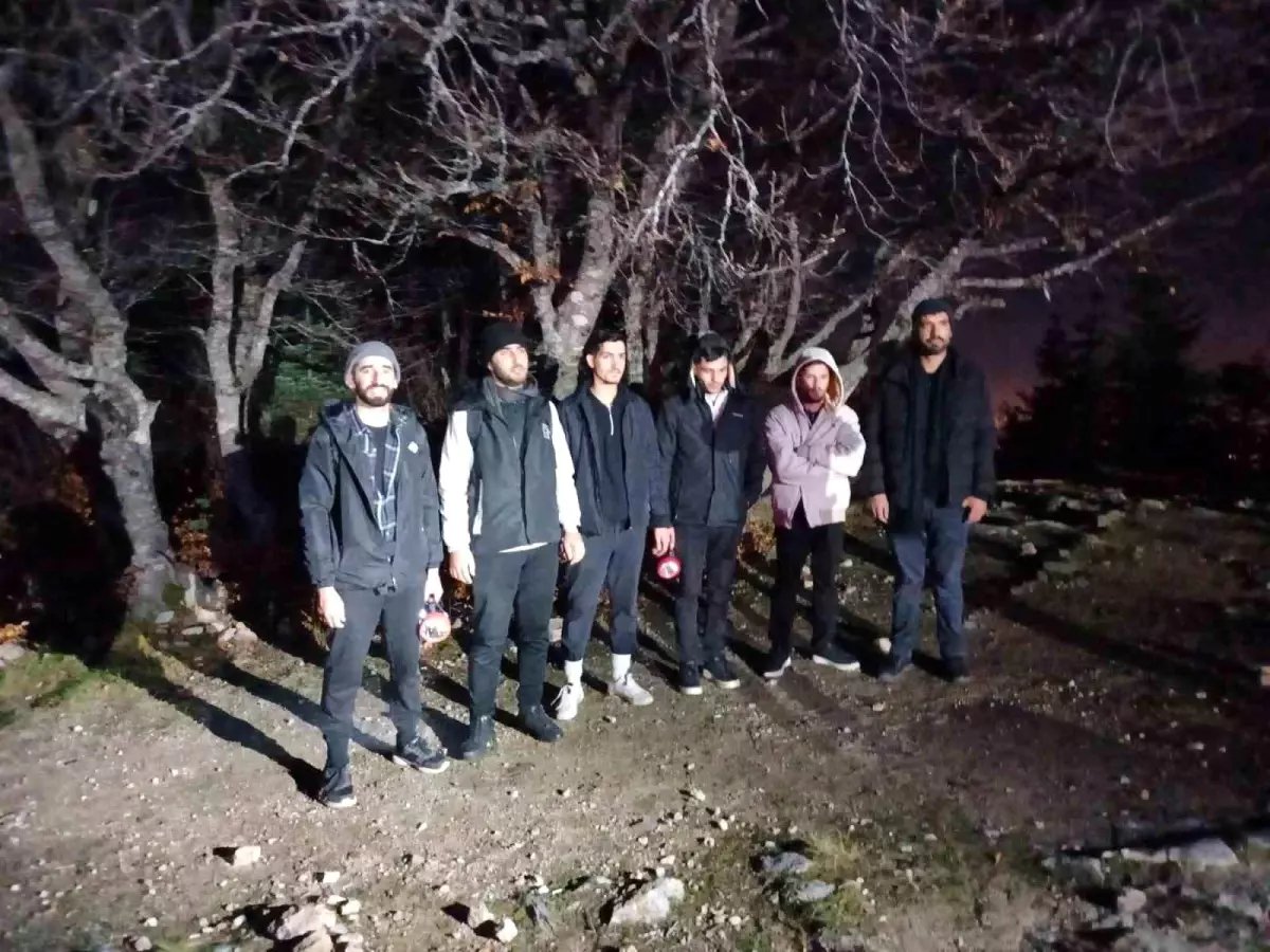 Uludağ Milli Parkı'nda İzinsiz Yürüyüş Yapan 6 Genç Kurtarıldı, Cezalandırıldı