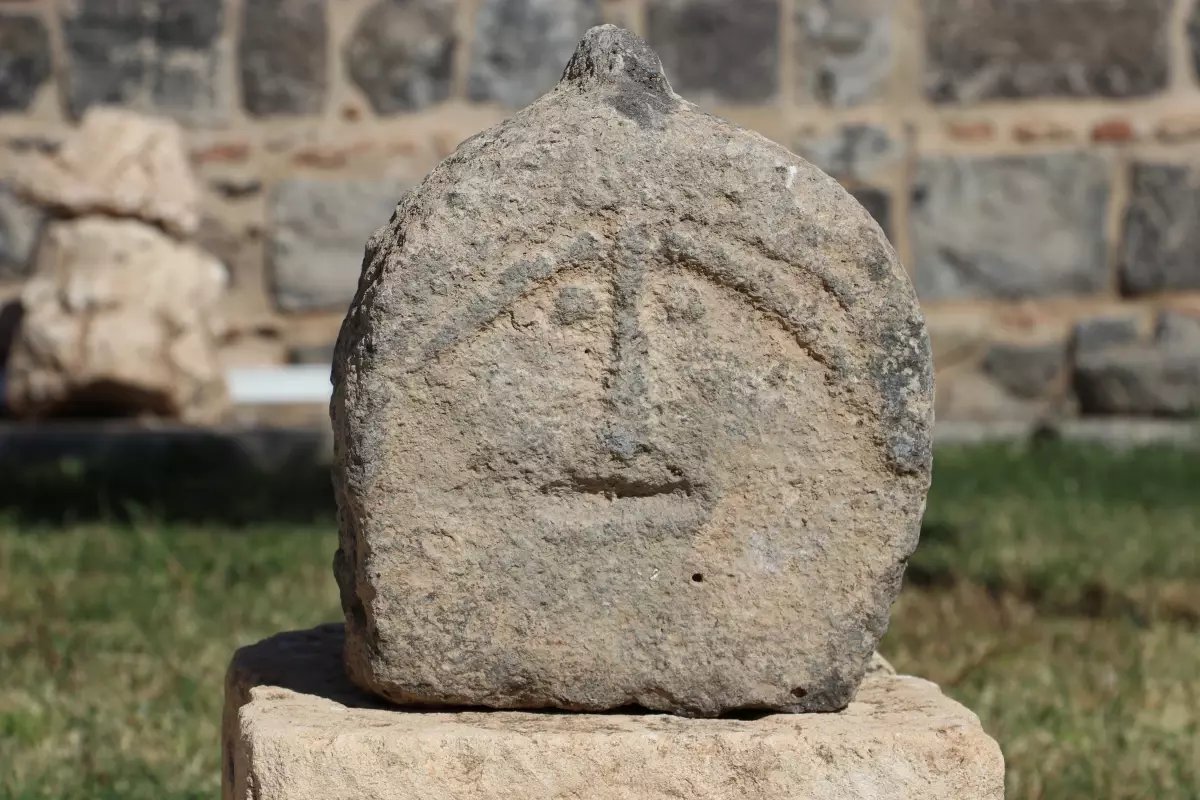 Diyarbakır Müzesi'nde Dünyanın İlk Emojili Asker Mezar Taşı Sergilendi