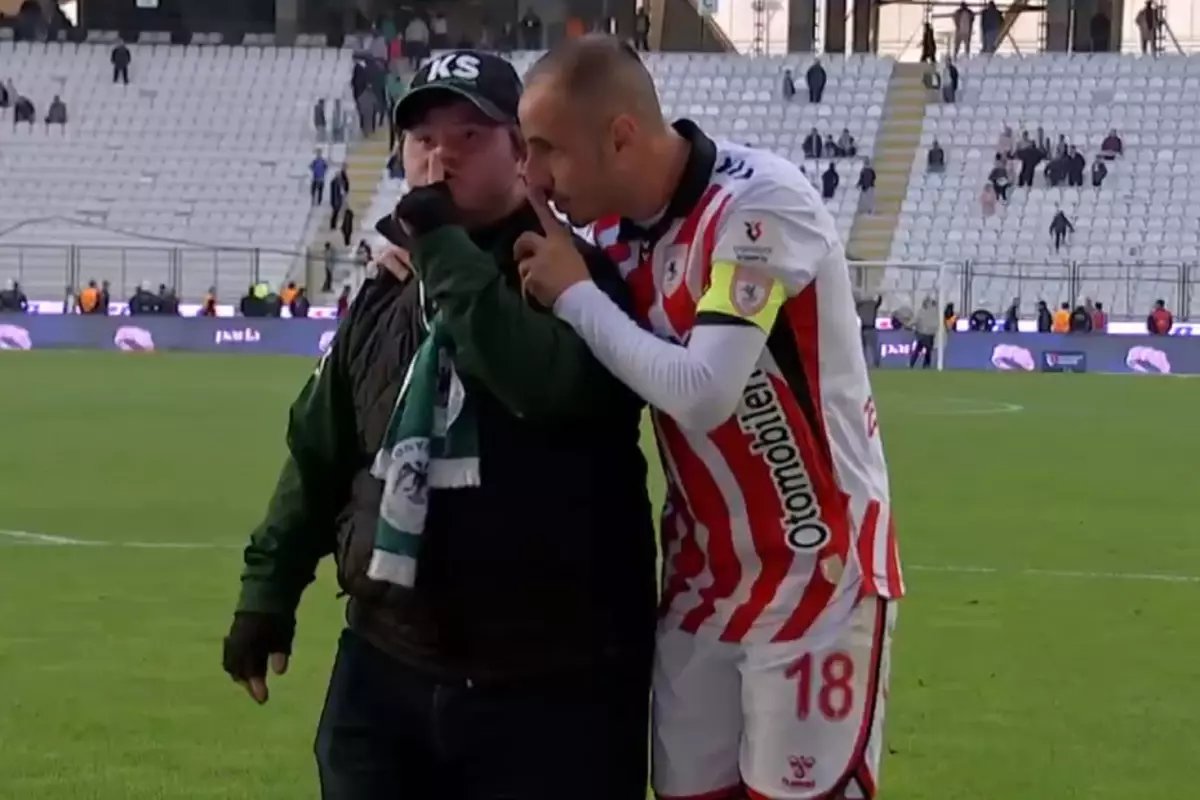 Samsunspor'un kaptanı Zeki Yavru'dan alkışlanacak hareket