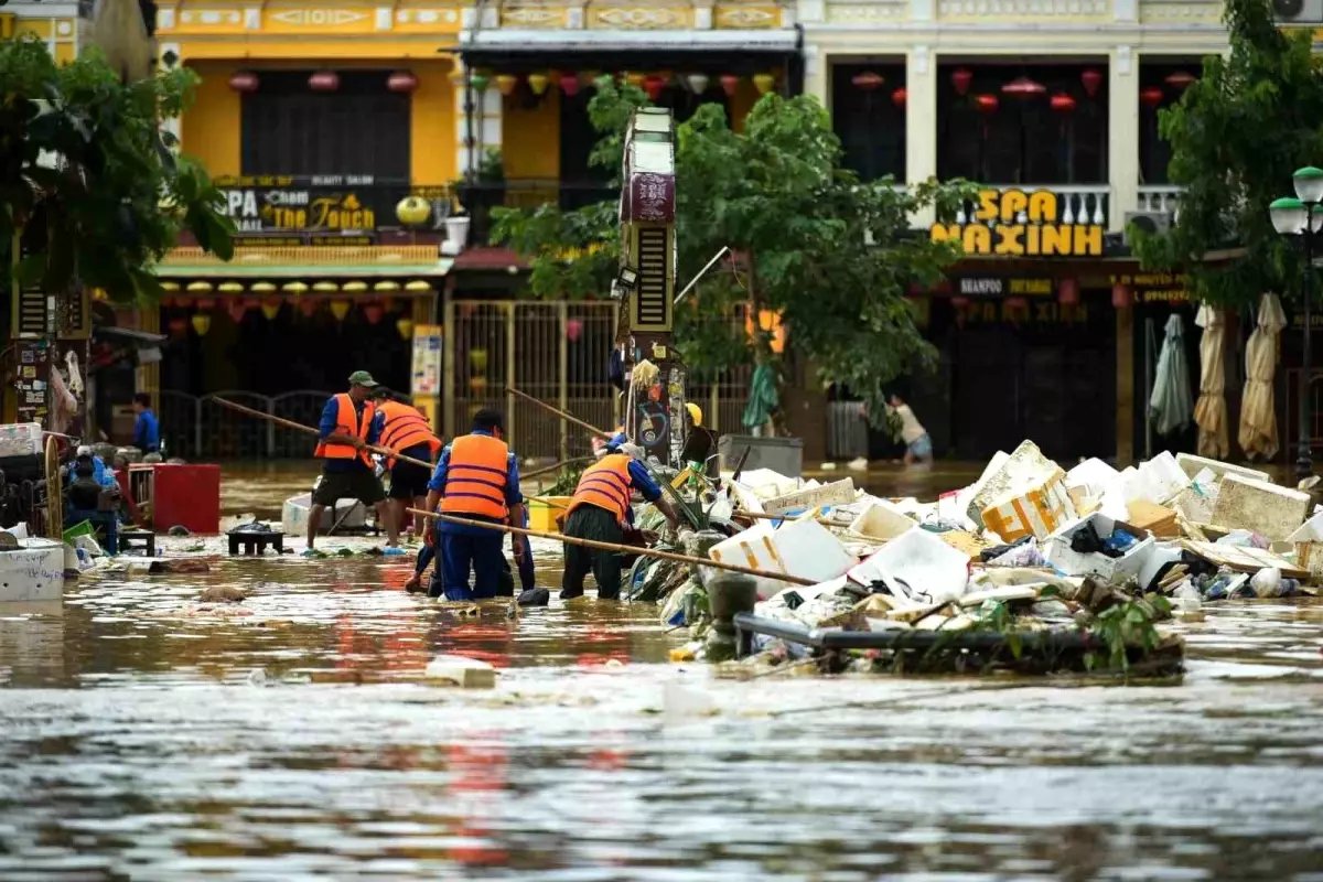 Vietnam'da Sel Felaketi: Ölü Sayısı 35'e Yükseldi