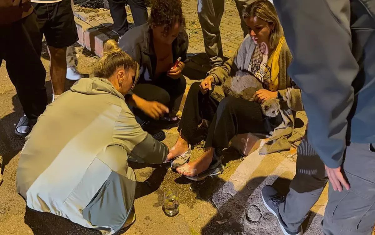 Antalya'da Mum Yangını: Anne, Oğlu ve Kedisi Yaralandı