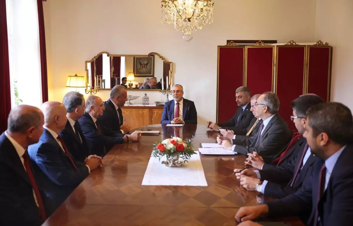 Bakan Işıkhan İsveç'te Sosyal Temaslarda Bulundu