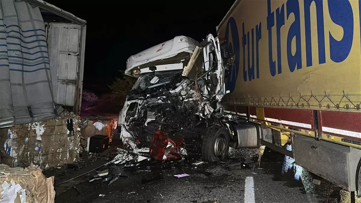 Edirne'de Zincirleme Kaza: 1 Ölü, 2 Yaralı