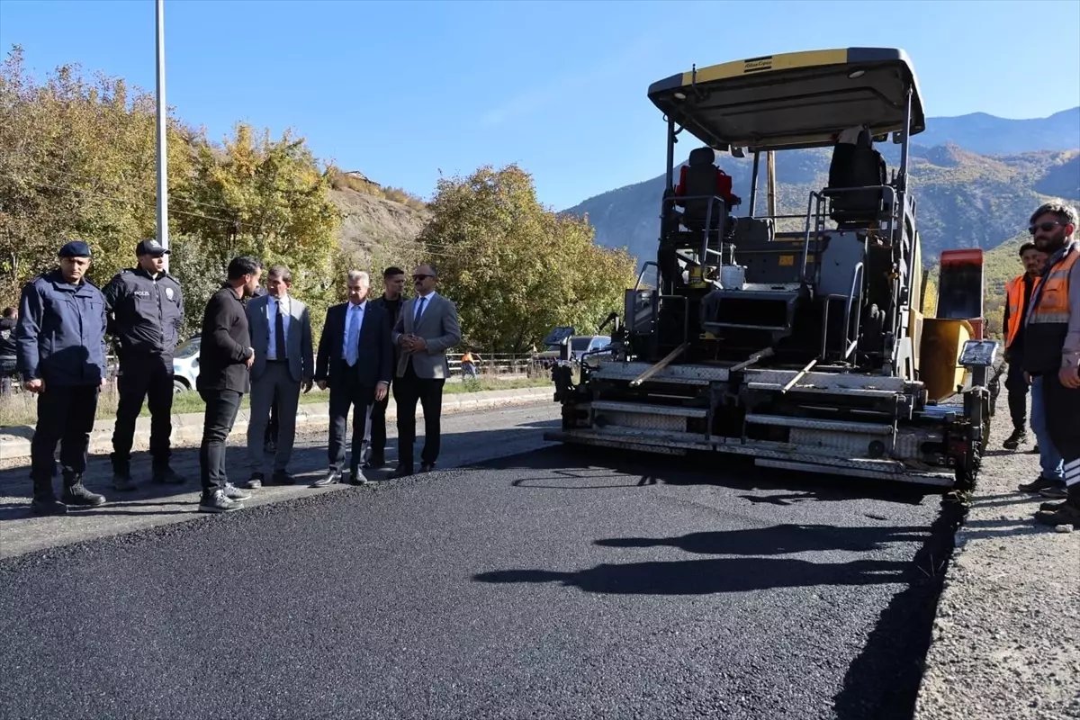 Artvin Valisi, Ardanuç-Ardahan Karayolundaki Asfaltlama Çalışmalarını İnceledi