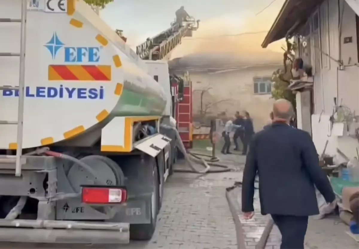 Kütahya'da Ev Yangını: İki Ev ve Ahır Kullanılamaz Hale Geldi