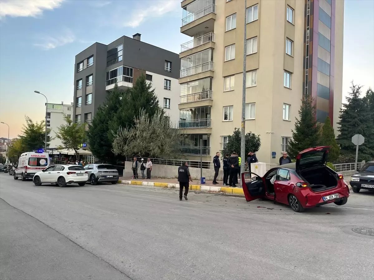 Uşak'ta Otomobil Kazasında Anne ve Kızı Yaralandı