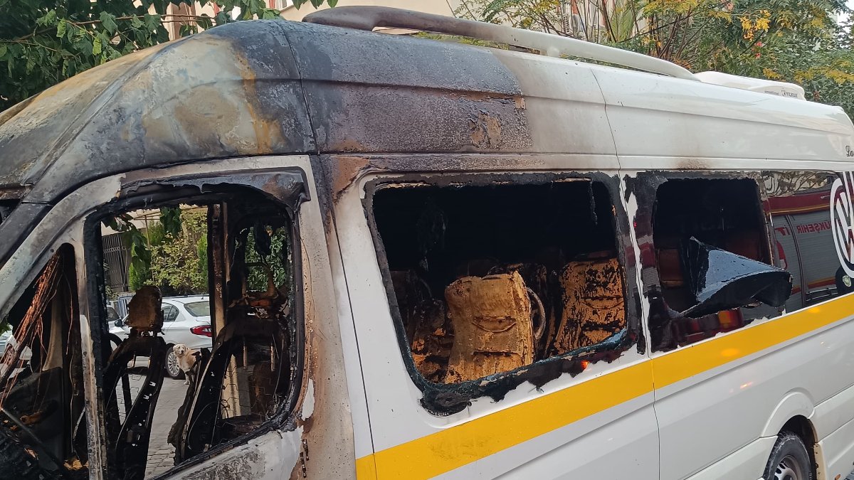 Manisa'da okul servisinde yangın çıktı: Servis sürücüsü dehşet anlarını anlattı