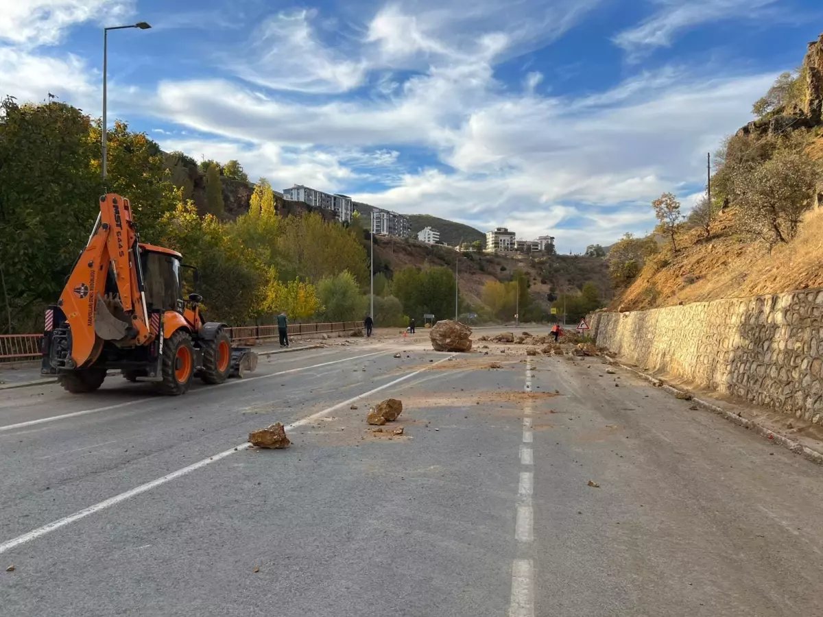Ovacık Karayolunda Kaya Düşme Önlemleri İçin Çalışmalar Başlatıldı