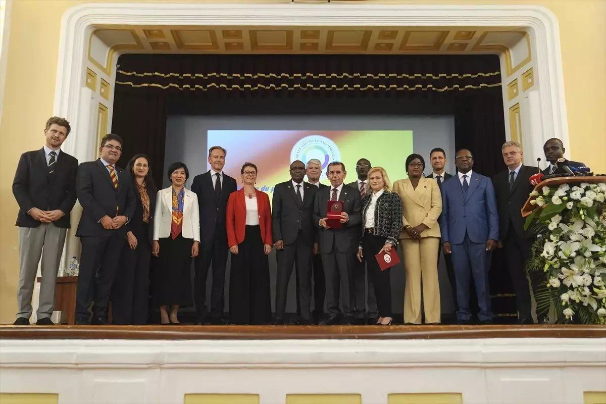 Dursun Özbek, 2025 Yılının Frankofon Kişiliği Ödülü'nü Aldı