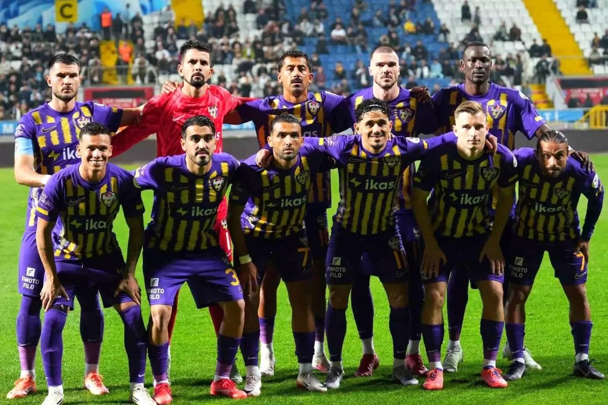 Trendyol Süper Lig: Eyüpspor: 0 Antalyaspor: 0 (Maç devam ediyor)