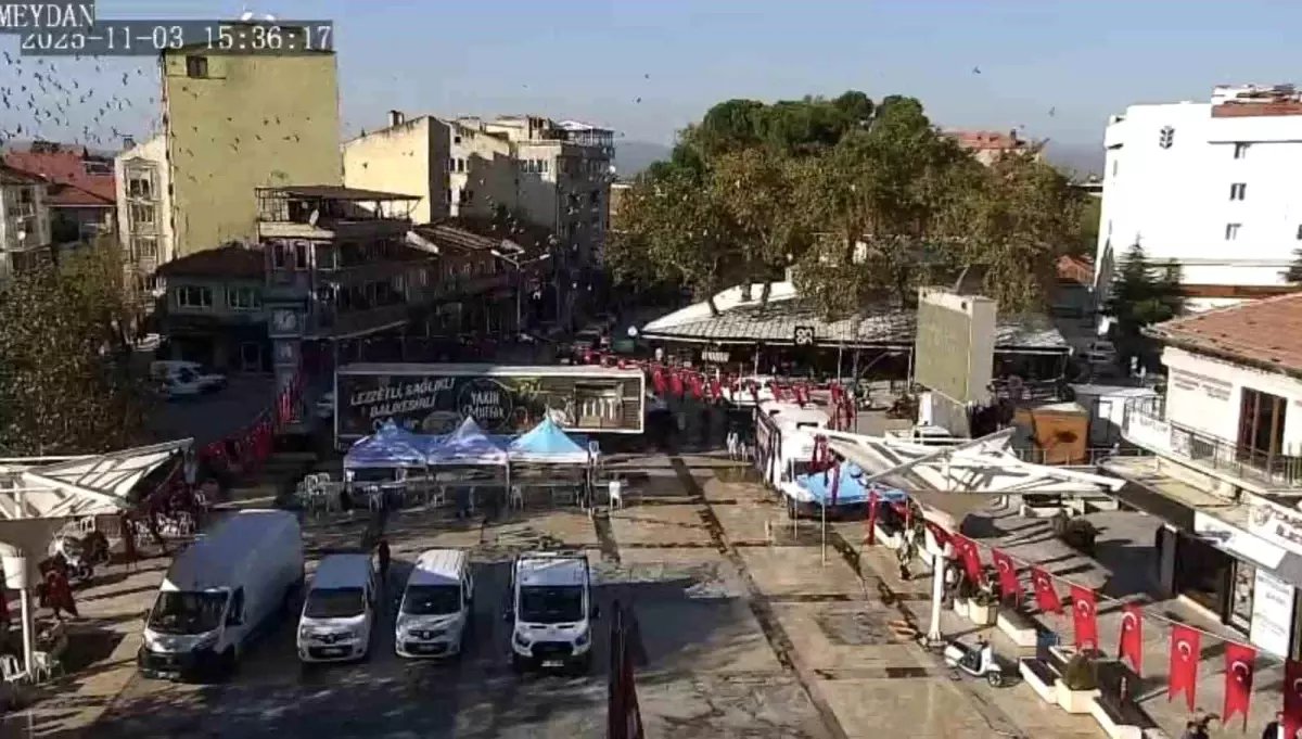 Sındırgı'da 4.9 büyüklüğündeki deprem anı kameralara