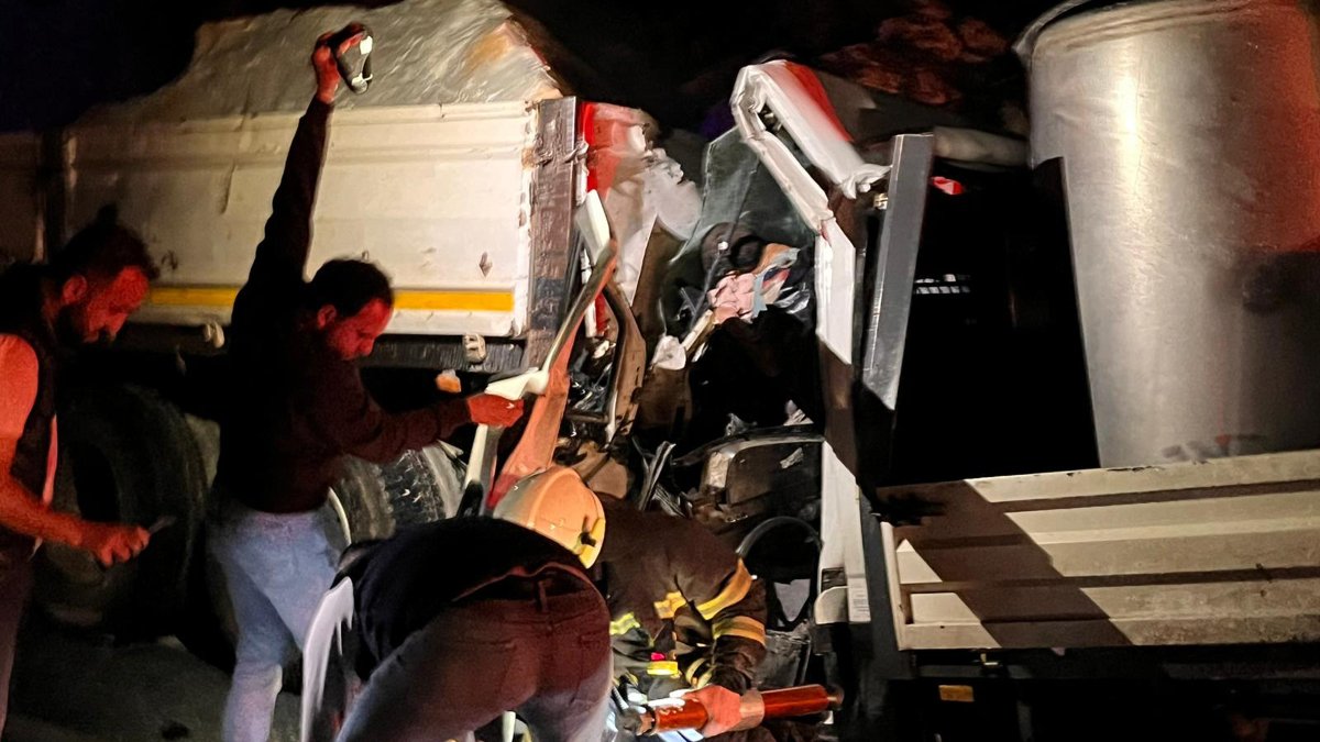 Muğla'da süt toplama aracı, tıra çarptı: 1 ölü