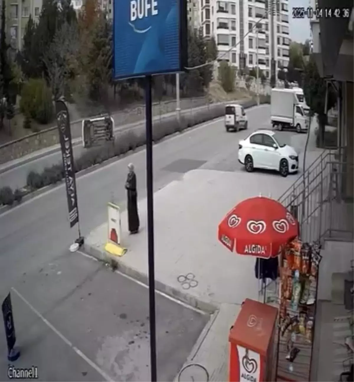 Elazığ'da Hafif Ticari Araç Kaza Yaptı: 1 Yaralı