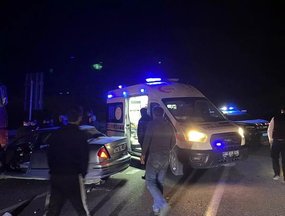 Malatya'da Tır ile Otomobil Çarpıştı: 2 Yaralı