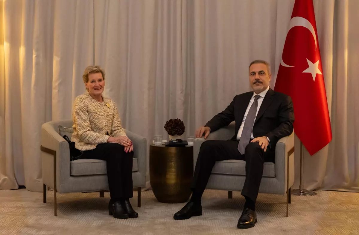 Dışişleri Bakanı Hakan Fidan Helsinki'de Finlandiya İslam Cemaati'ni kabul etti