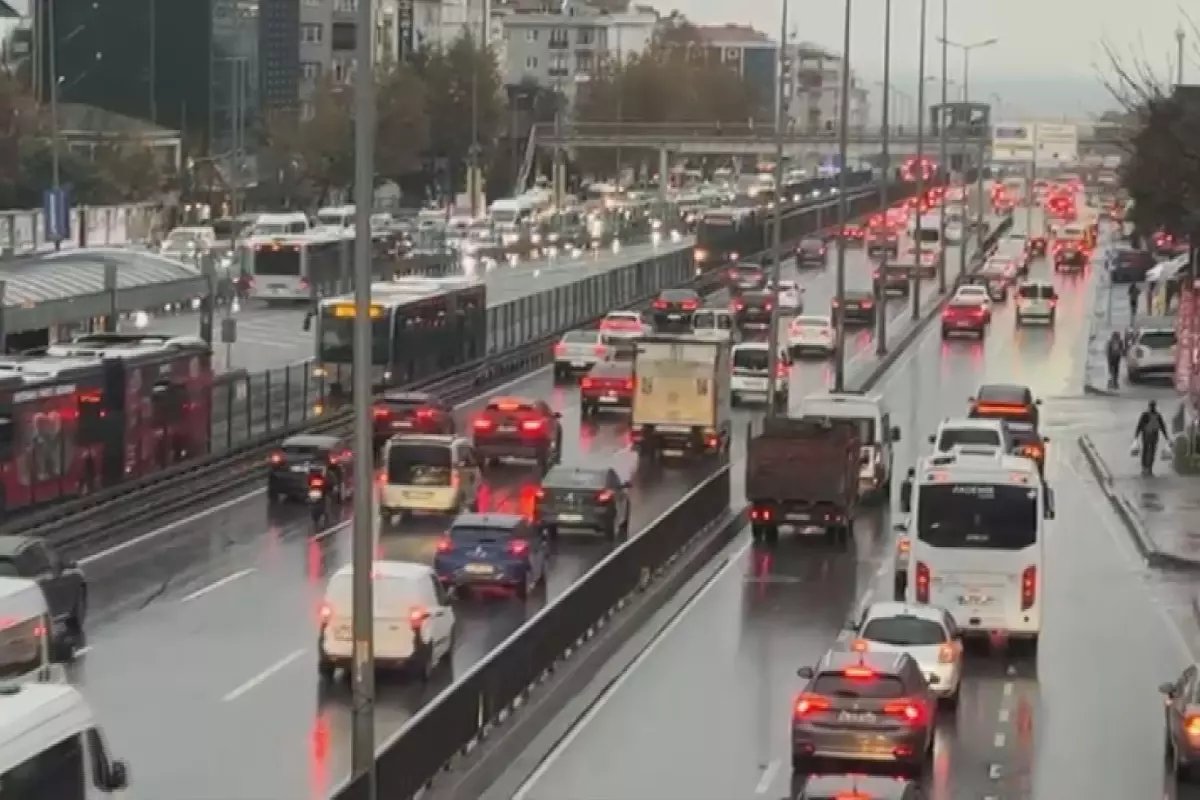 İstanbul'da trafik yoğunluğu yüzde 90'a ulaştı