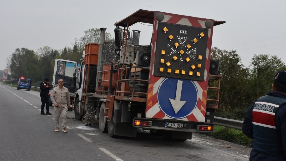 Sakarya'da kamyonun kazanı patladı: 2 yaralı