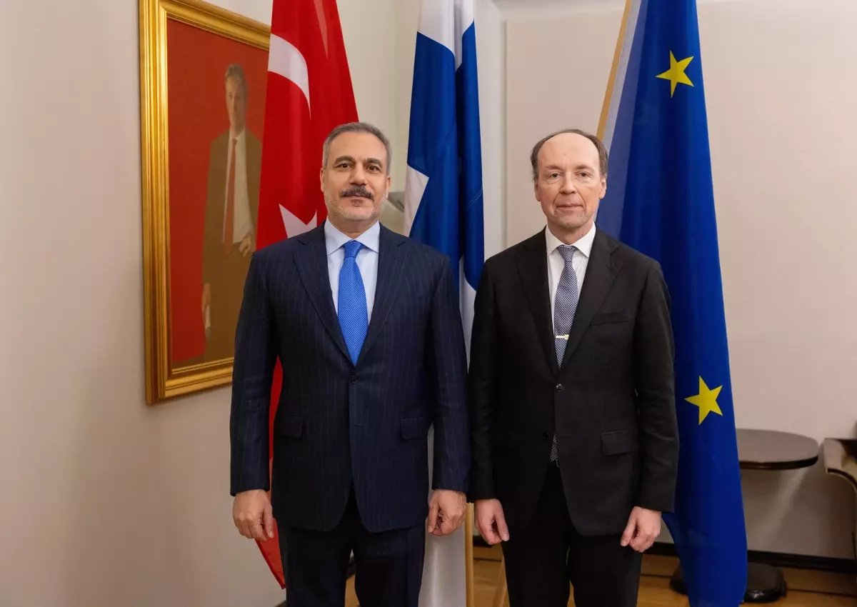 Hakan Fidan, Finlandiya'da Fin Parlamentosu Başkanı ile Görüştü