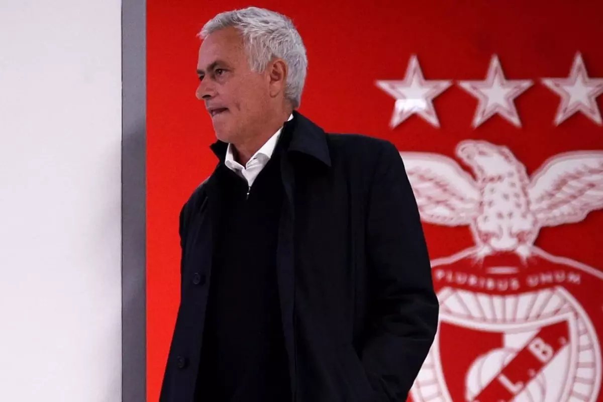 Mourinho'nun hakemlerle derbi bitmiyor! Yenilgi sonrası ateş püskürdü