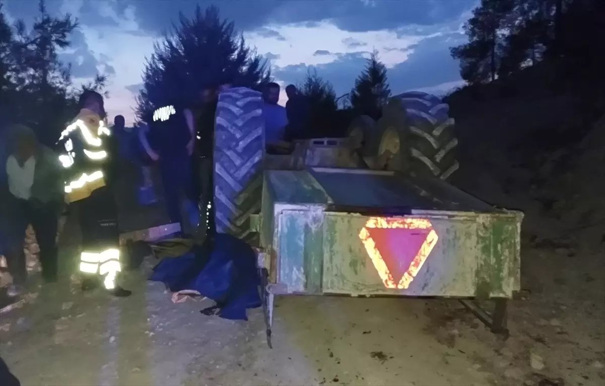 Burdur'da Traktör Devrildi: 1 Ölü, 1 Yaralı