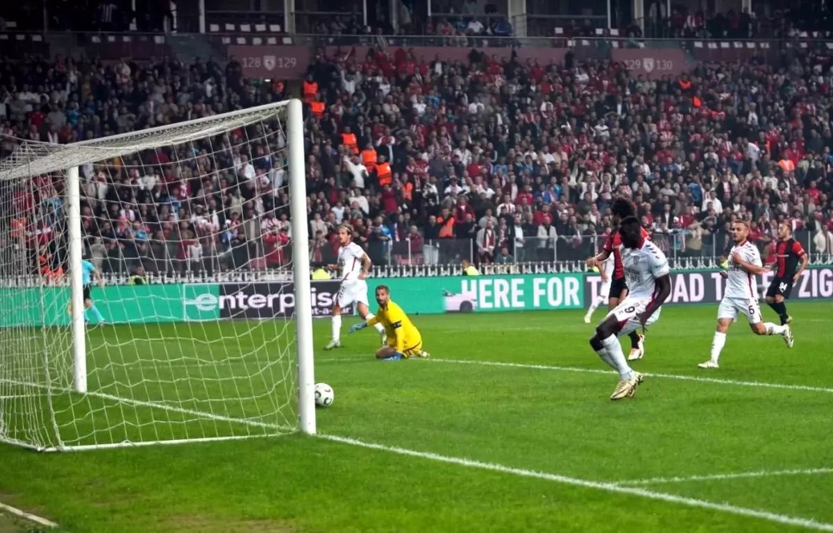 Samsunspor, UEFA Konferans Ligi'nde Hamrun'u 1-0 Geçti