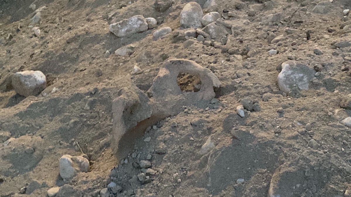 Burdur'da belediyenin kazı yaptığı yerden insan kemikleri çıktı