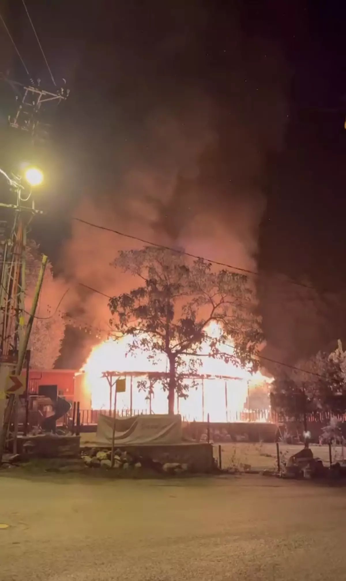 Beykoz'da Restoranda Yangın: Kısa Sürede Söndürüldü