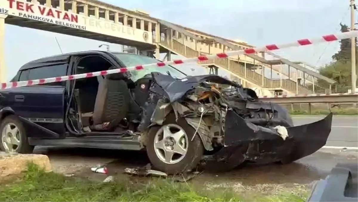 Sakarya'da Park Halindeki Tıra Çarpan Otomobildeki Kadın Hayatını Kaybetti