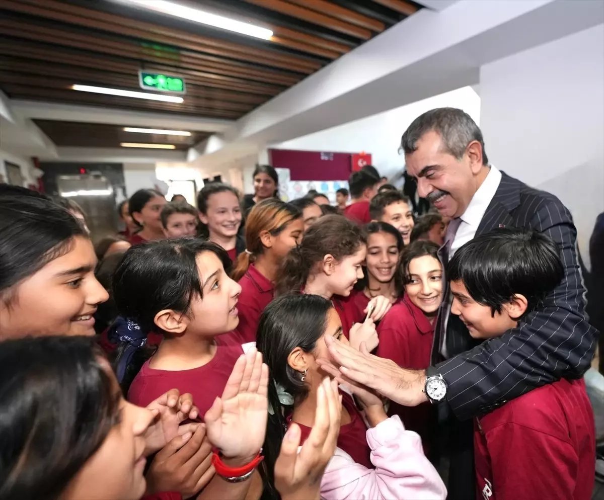 Milli Eğitim Bakanı Tekin, Bursa ve Balıkesir'deki Okulları Ziyaret Etti