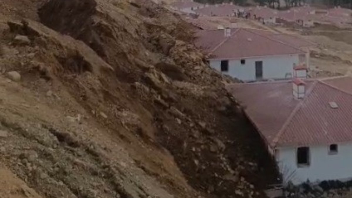 Kahramanmaraş’ta heyelan: 6 köy evi toprak altında kaldı