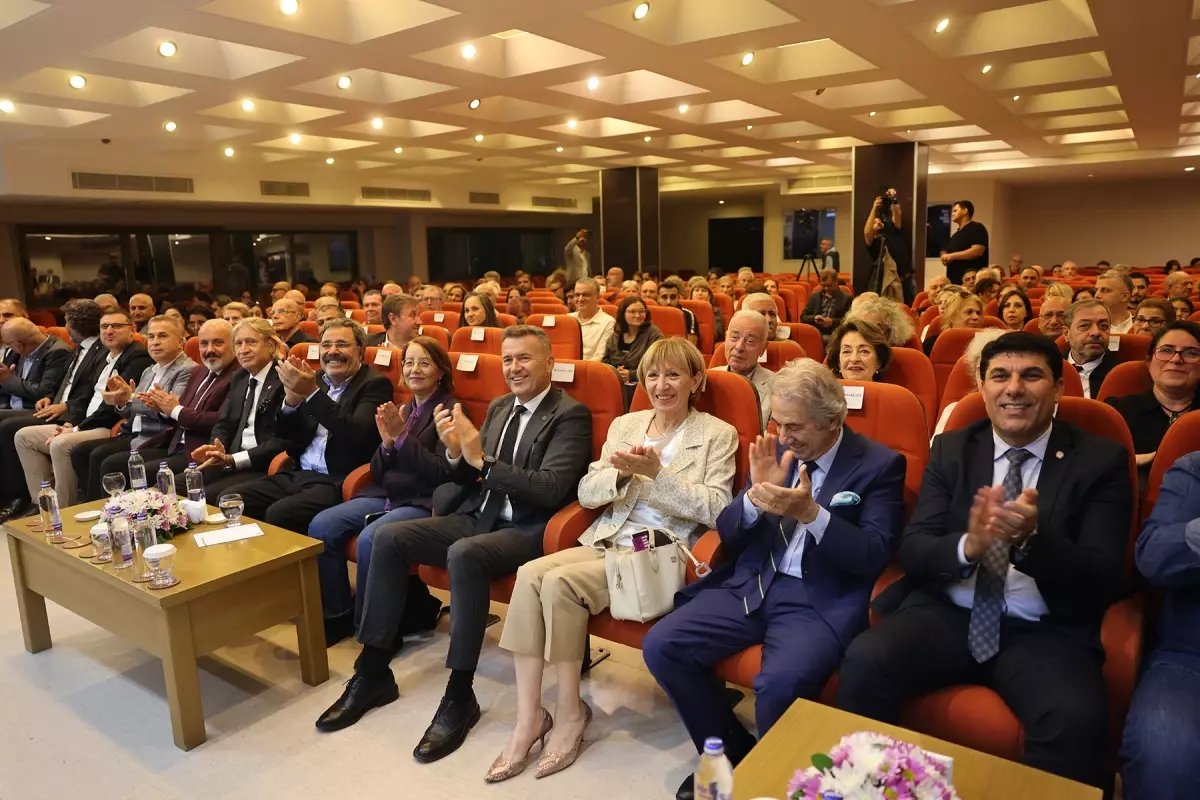 Ahmet Ümit'e Mersin Kenti Edebiyat Ödülü Verildi