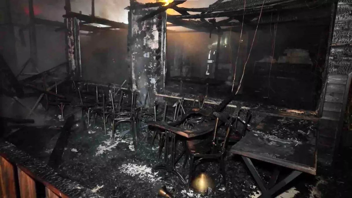 Beykoz'daki Restoran Yangını Facianın Eşiğinden Döndürdü