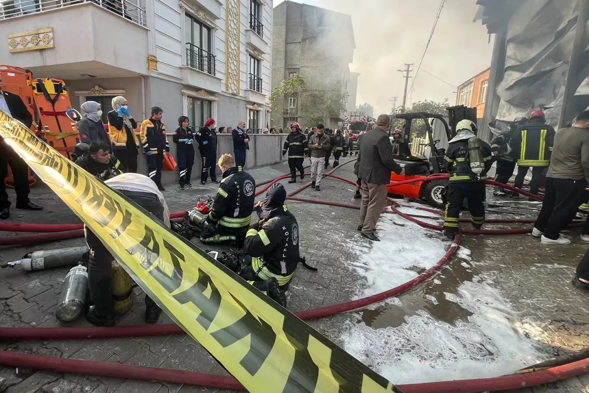 Kocaeli'nde parfüm deposunda yangın! 6 kişi hayatını kaybetti