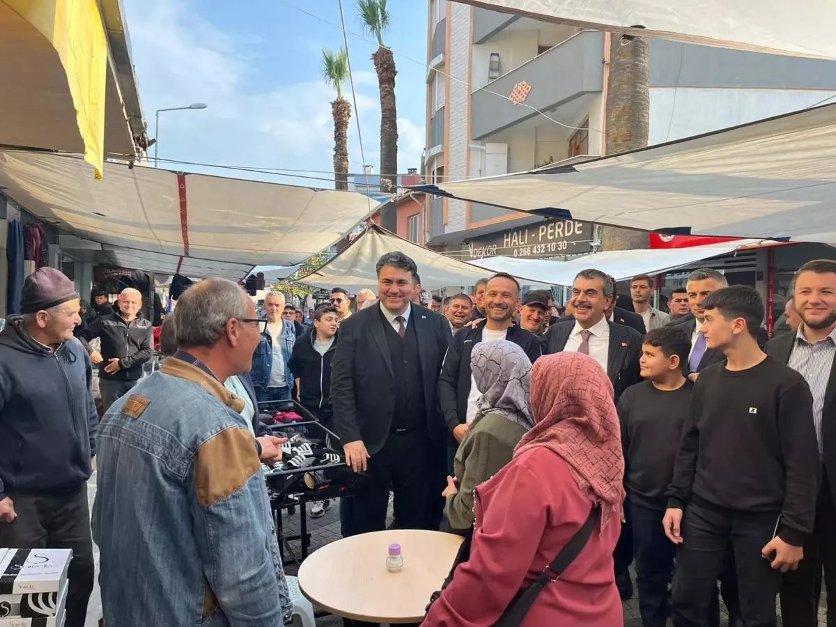 Milli Eğitim Bakanı Yusuf Tekin, Balıkesir'in Havran ilçesinde esnaf ve öğretmenlerle buluştu