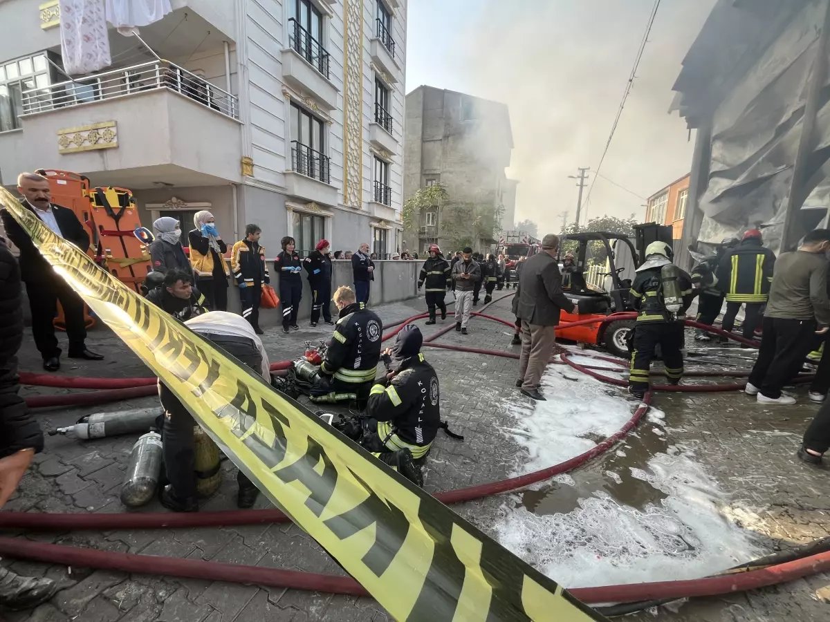 Kocaeli Dilovası'nda Depo Yangını Kontrol Altına Alındı