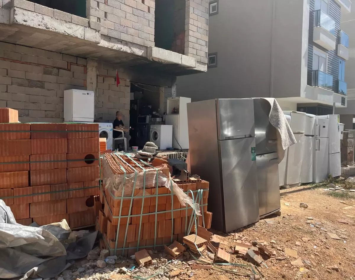 Antalya'da İnşaat İşgali: Müteahhit Bektaş, Arsa Sahiplerini Çıkaramıyor