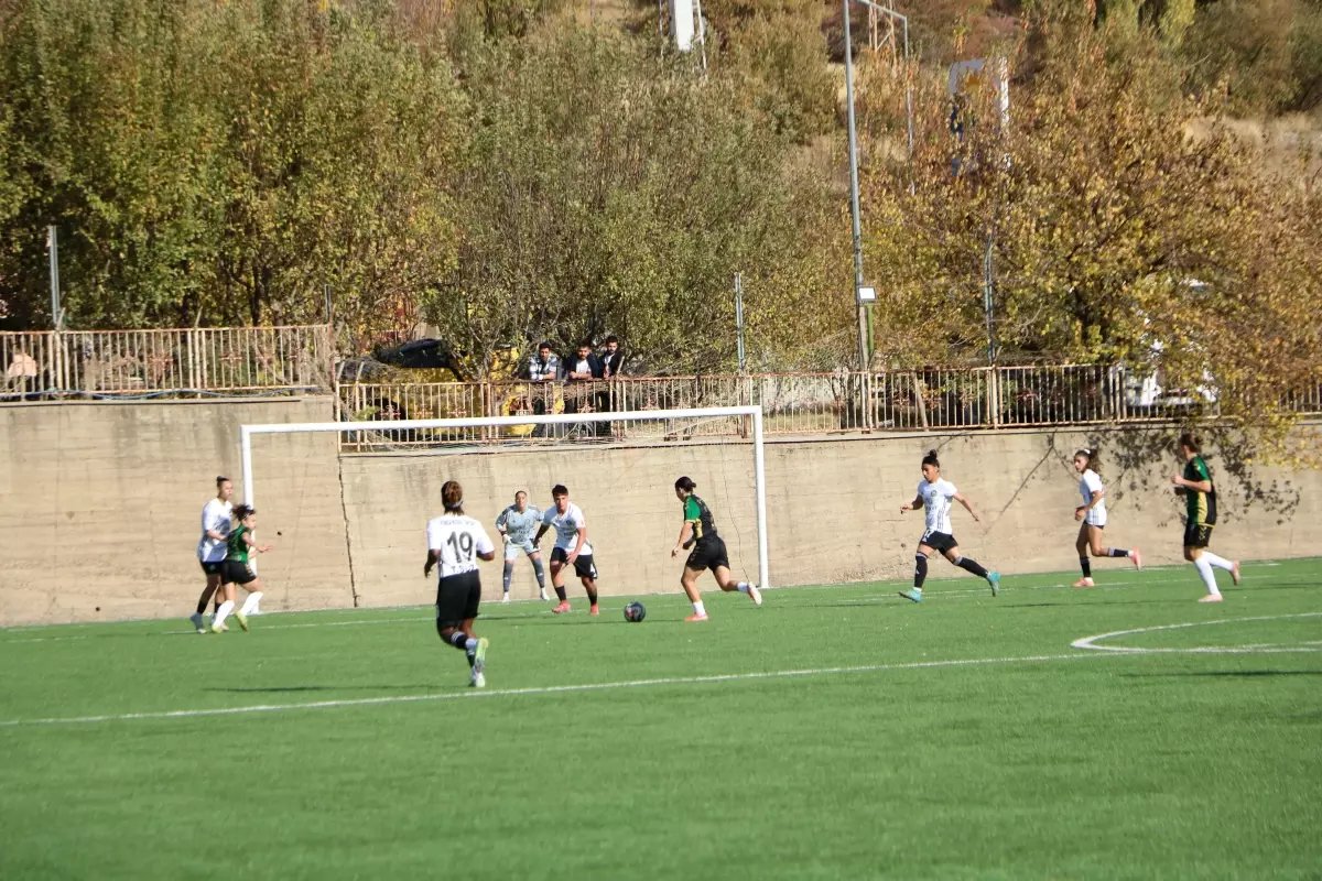 Yüksekova Spor Kadın Futbol Takımı Ünye'yi 2-0 Mağlup Etti