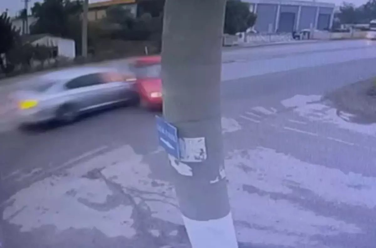 İzmir'de Trafik Kazası: 2 Kadın Hayatını Kaybetti