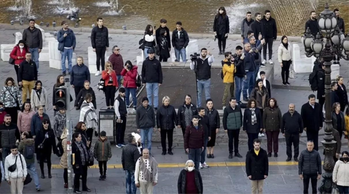 10 Kasım saygı duruşu kaç dakika? 2 dakika mı 1 dakika mı, siren sesi kaç dakika çalıyor?