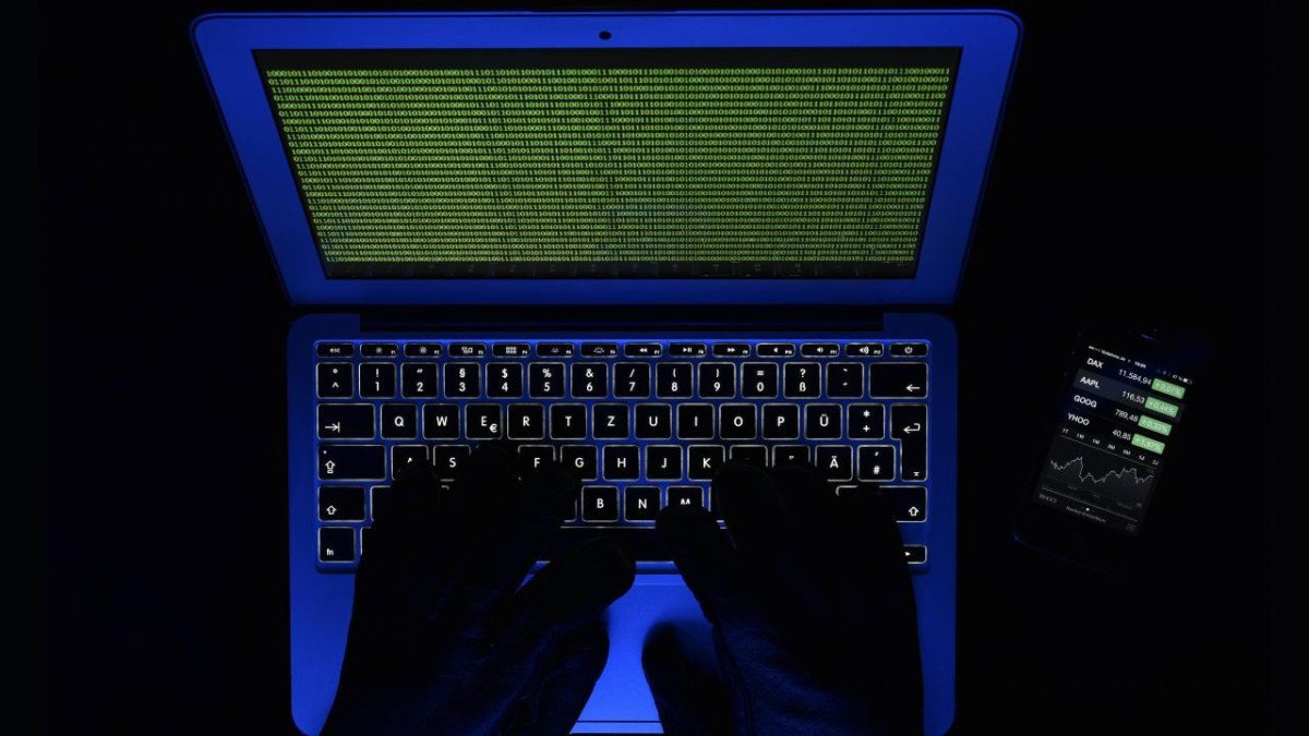 MİT'ten siber casuslara operasyon: 2 tutuklama