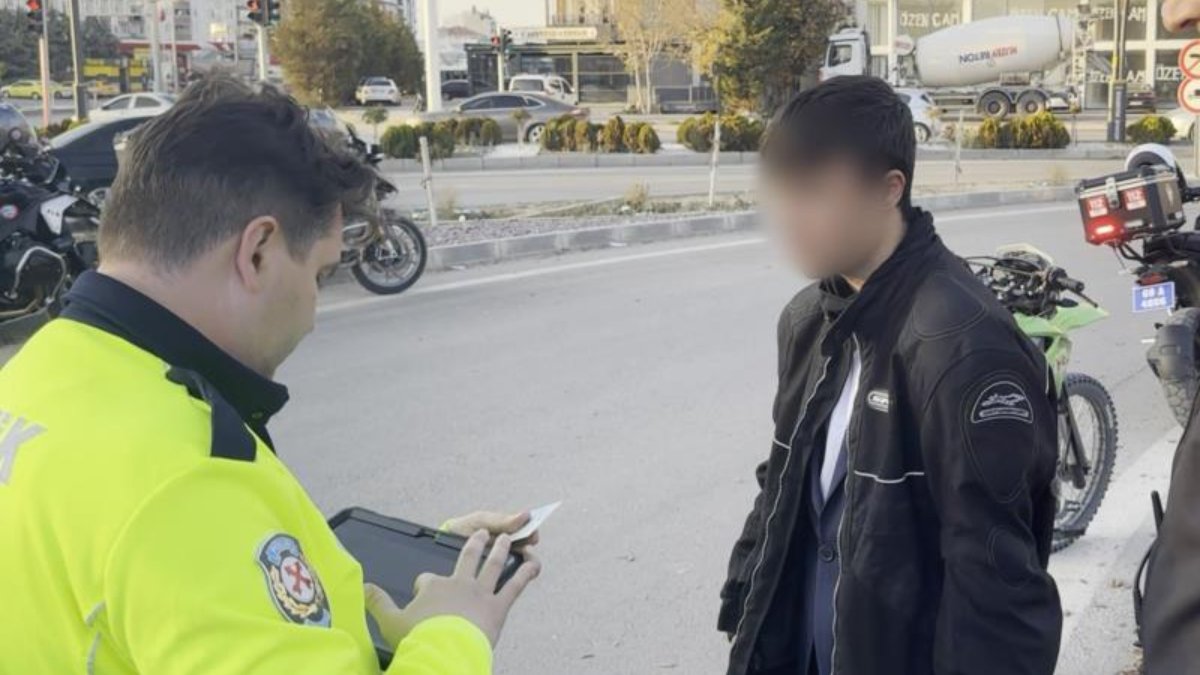 Aksaray'da polisten kaçan 15 yaşındaki motosiklet sürücüsü cezayı yedi