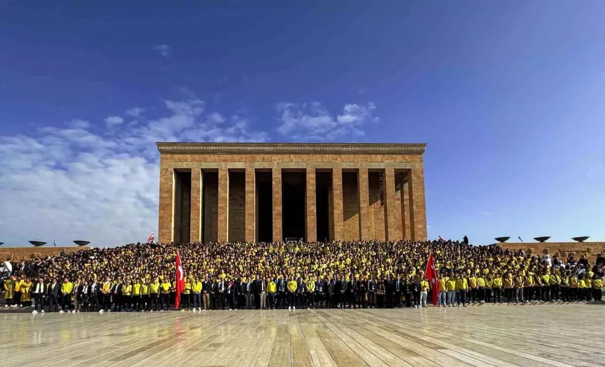 Fenerbahçeliler Anıtkabir'i Ziyaret Etti
