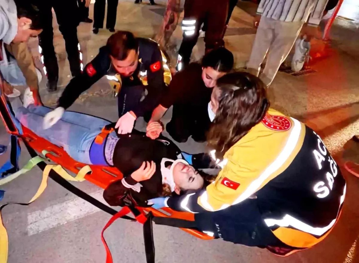 Aksaray'da Kamyonet Yaya Kadına Çarptı: Yaralı Kadın, 'Annemlere Bir şey Söyleme' Dedi