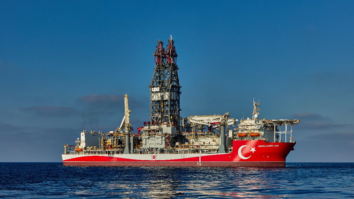 Abdülhamid Han sondaj gemisi Karadeniz'de 1 yılı geride bıraktı