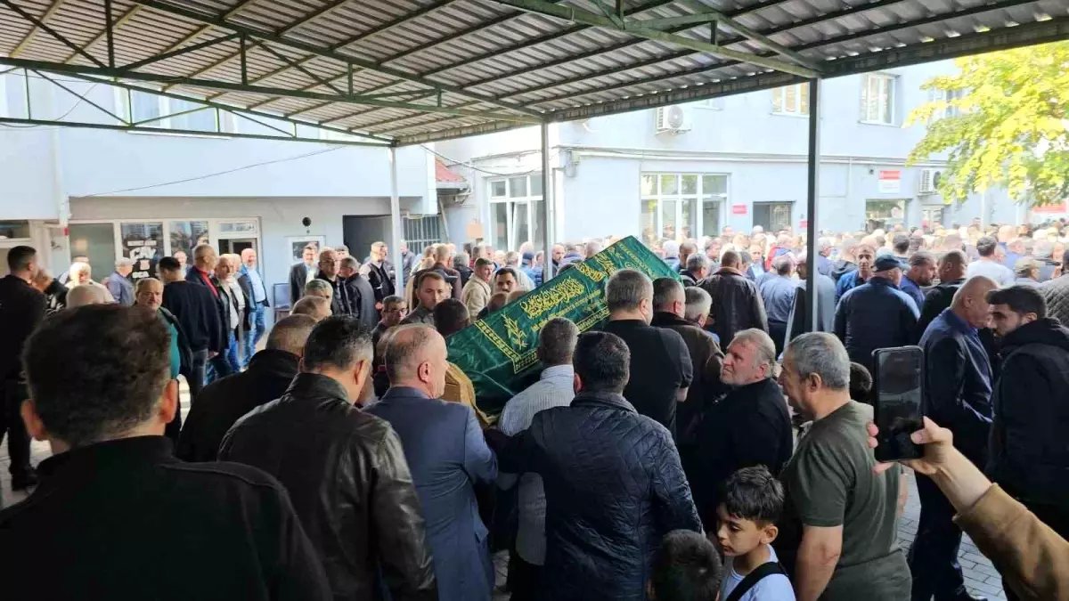 Zonguldak'ta Bıçaklanarak Öldürülen Yaşlı Adamın Cenazesi Toprağa Verildi
