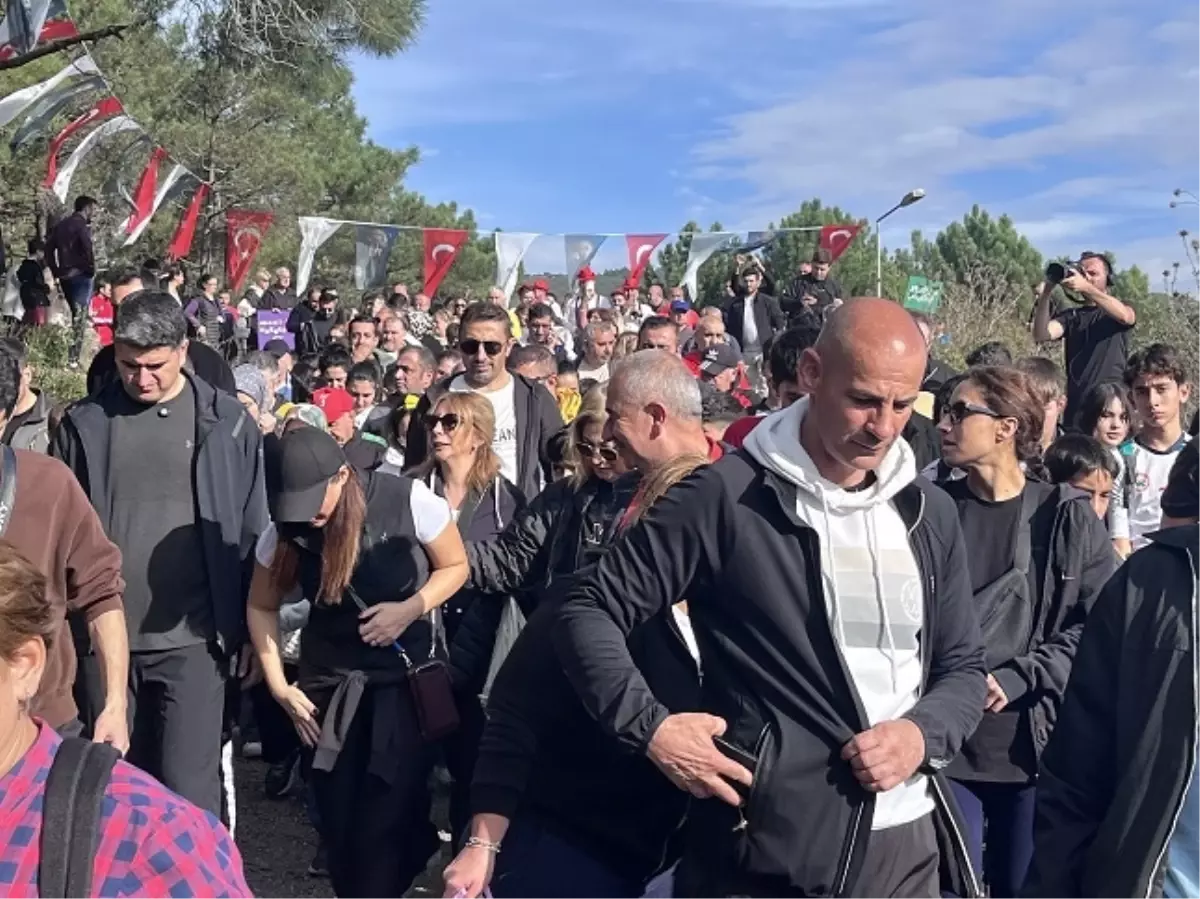 Ataşehir'de 4. Geleneksel Dağ Çileği Toplama Festivali Düzenlendi