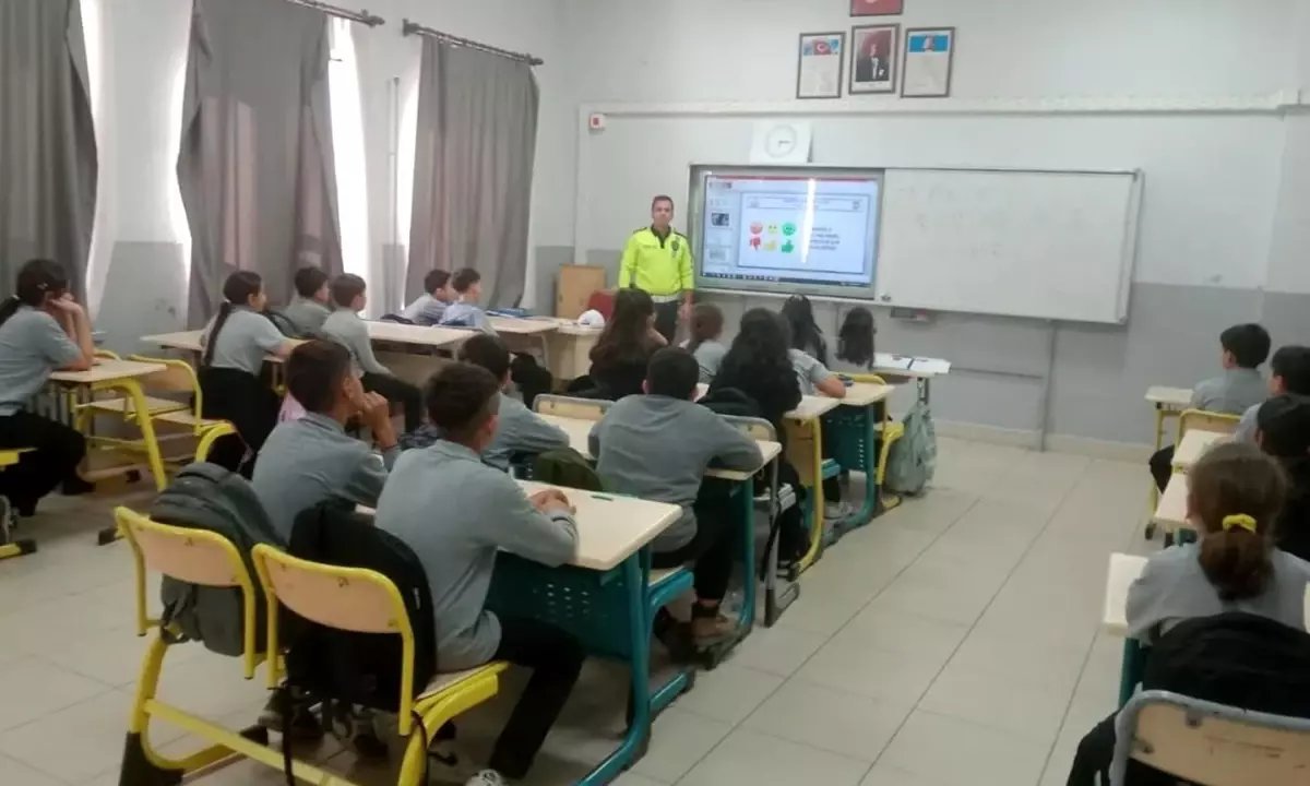 Yenipazar'da Öğrencilere Trafik Eğitimi Verildi