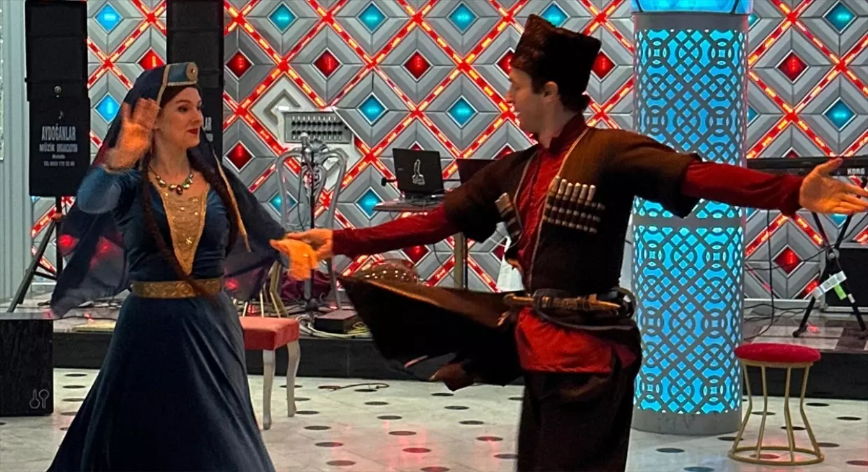 İzmir'de Türk Dünyası Kültür Etkinliği Düzenlendi