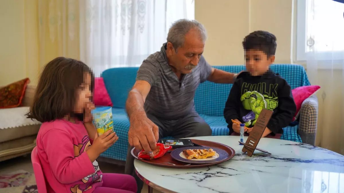 Kadri Övüş, Torunlarıyla Birlikte Çaresizlik İçinde